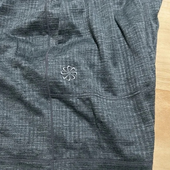 New Nike Yoga Dri Fit Shorts 4" Length Gray Size Small - Picture 6 of 9